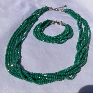 Beautiful new green necklace and bracelet set